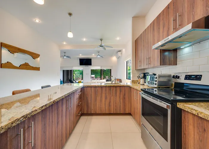 Modern + Spacious W/ Private Pool Сasa de vacaciones Tamarindo