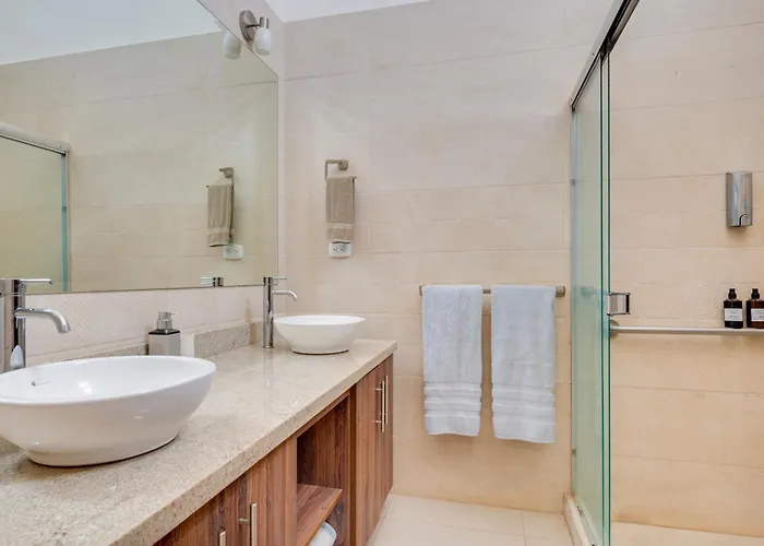 Modern + Spacious W/ Private Pool Hébergement de vacances Tamarindo