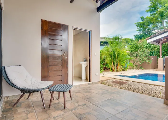 Modern + Spacious W/ Private Pool Hébergement de vacances